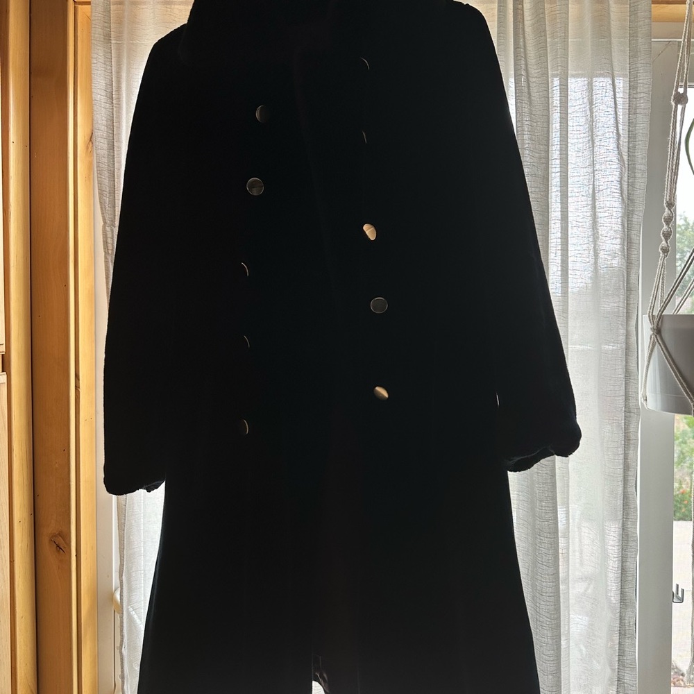 Borgazia Black Double-Breasted Women's Faux Fur Coat